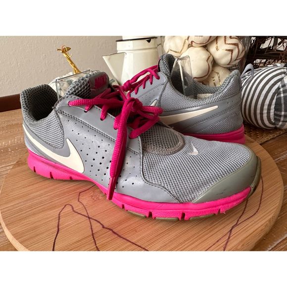 Nike In Season TR Women 8.5 - Picture 3 of 5